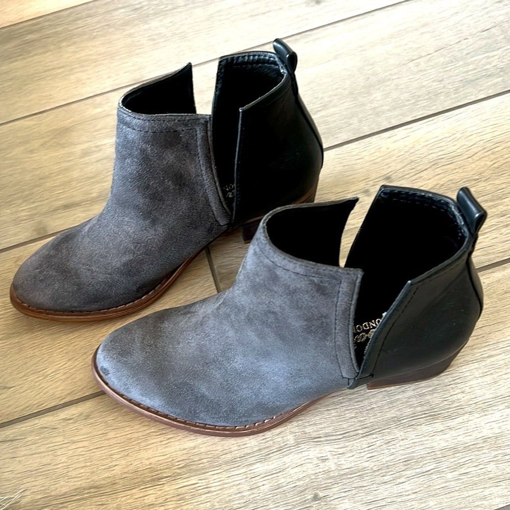 Diba HUDSON two-tone leather and suede booties, sz 5.5M
